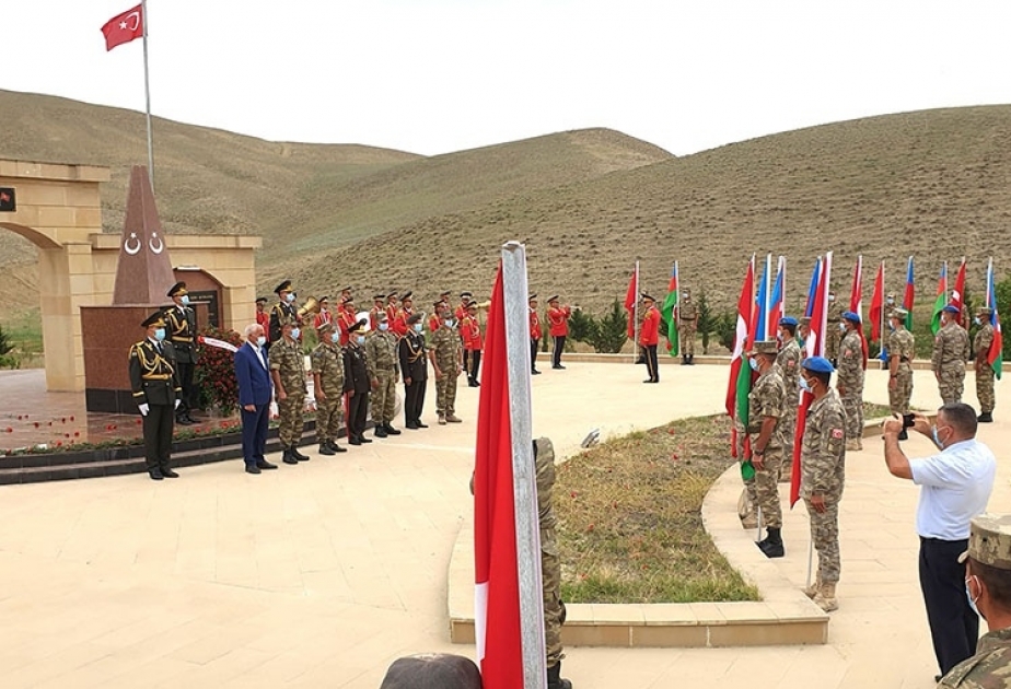 Müdafiə Nazirliyinin təşkilatçılığı ilə Qobustan rayonundakı Türk Şəhidliyində və hərbi hissədə anım mərasimləri keçirilib VİDEO ​