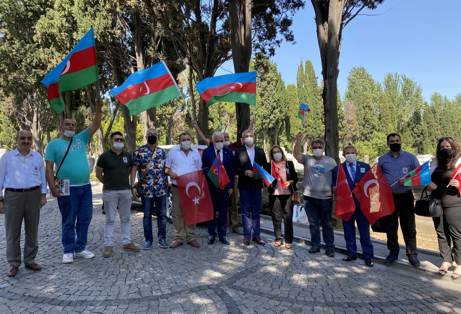 İstanbulda Qafqaz İslam Ordusunun komandanı Nuru Paşanın məzarı ziyarət olunub