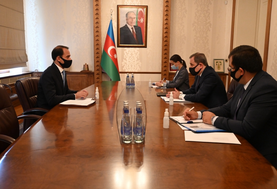 Canciller azerbaiyano recibió al flamante embajador del Reino de Suecia en el país