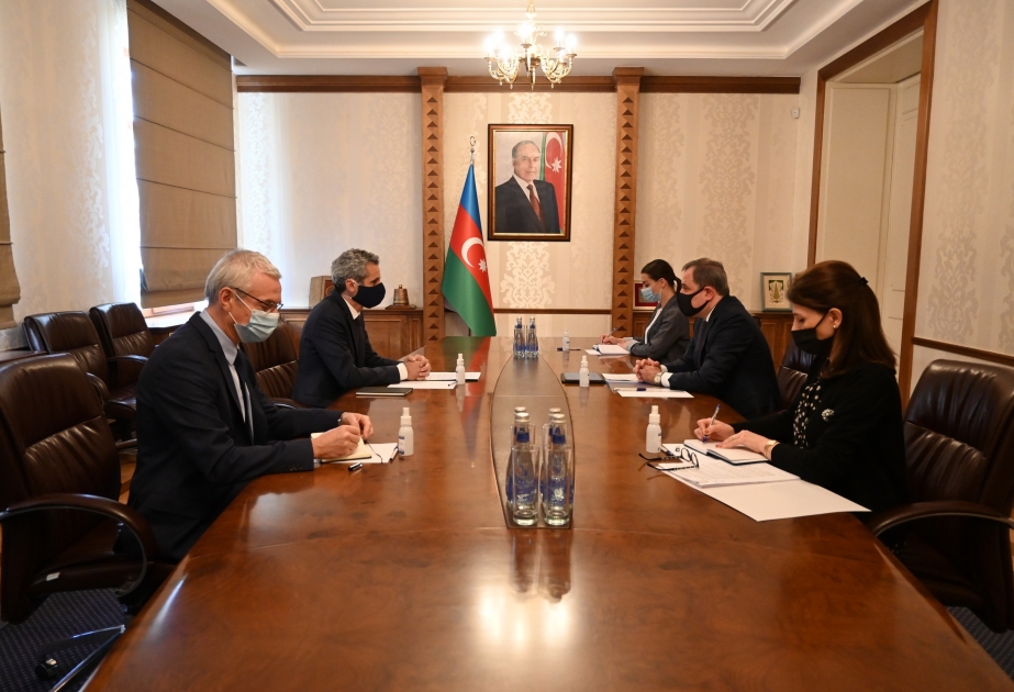 Canciller de Azerbaiyán se reunió con el embajador francés