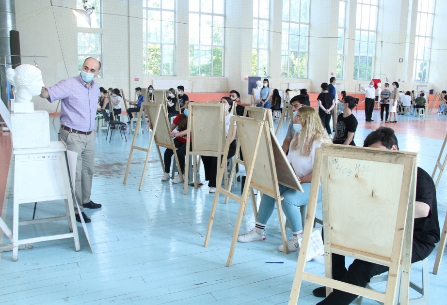 Memarlıq ixtisasını seçən abituriyentlərin qabiliyyət imtahanı başlayıb