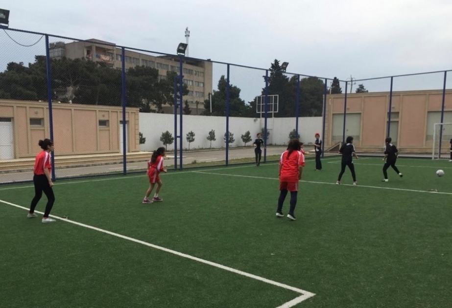 Yunis Kennedi Şrayver Gününə həsr olunmuş qızlar arasında futbol turniri start götürüb