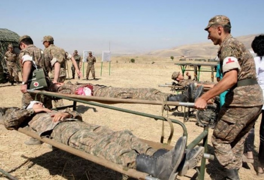 Ermənistan ordusunun beş hərbçisi kütləvi davada xəsarət alıb