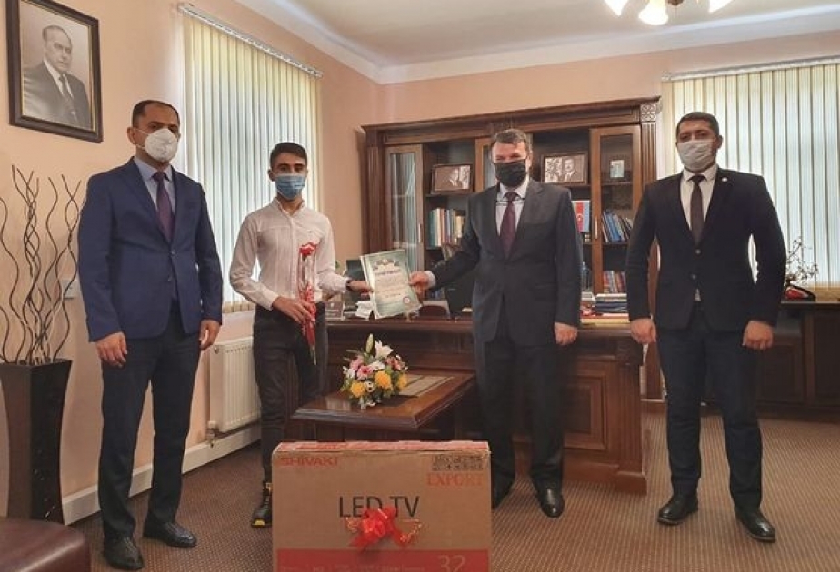 Cəlilabadda ali məktəblərə qəbul imtahanlarında yüksək bal toplamış məzunlarla görüş keçirilib