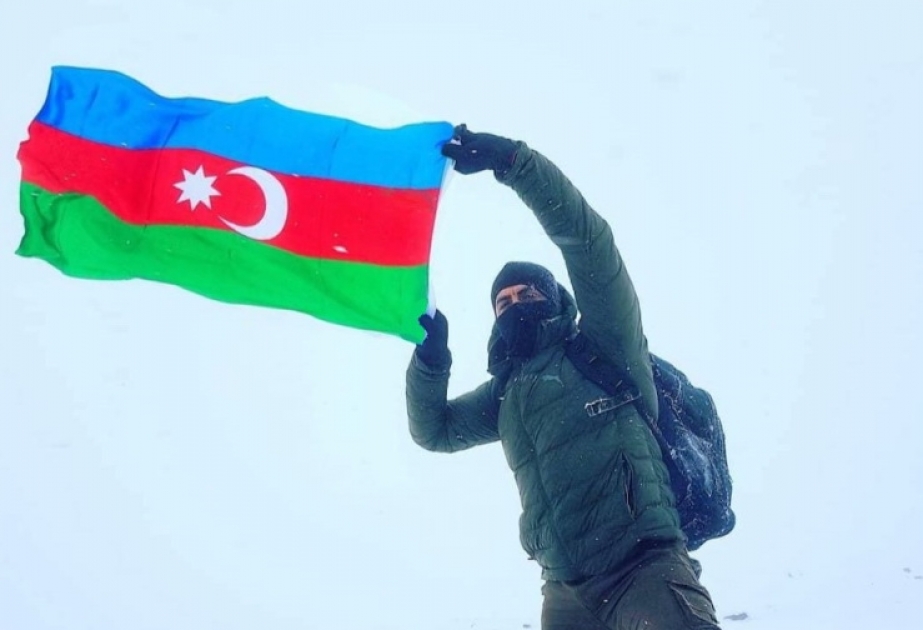 Azərbaycan və Türkiyənin bayraqları Ağrı dağının zirvəsində dalğalandırılıb
