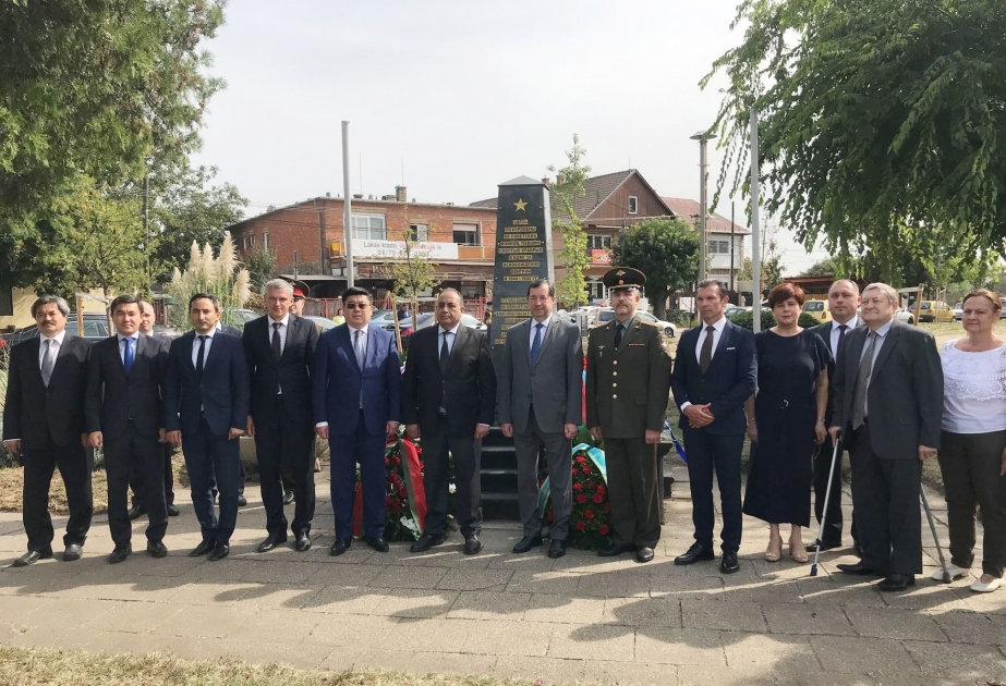 Azərbaycan diplomatları Budapeştdə memorialın bərpadan sonra açılışında iştirak ediblər