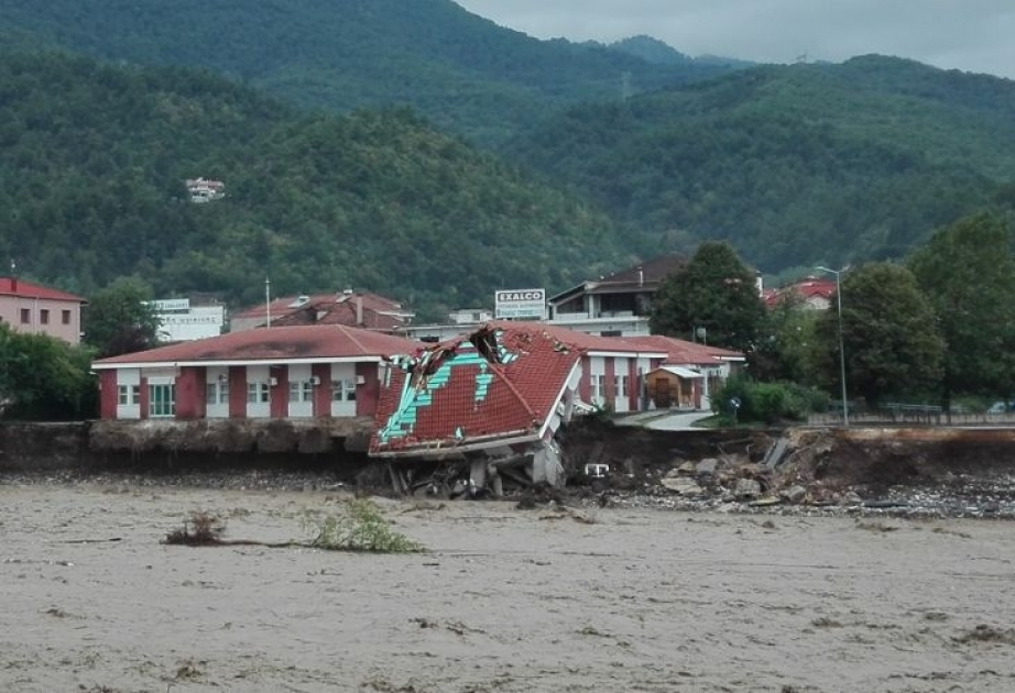 Yunanıstan Yanoş qasırğası ilə mübarizə aparır