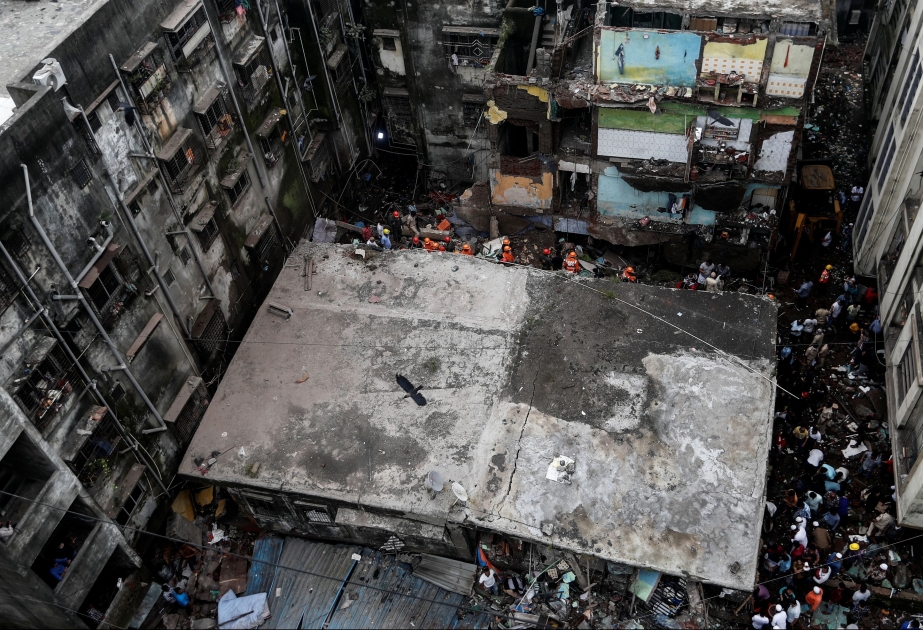 Hindistanda binanın uçması nəticəsində azı 10 nəfər ölüb VİDEO