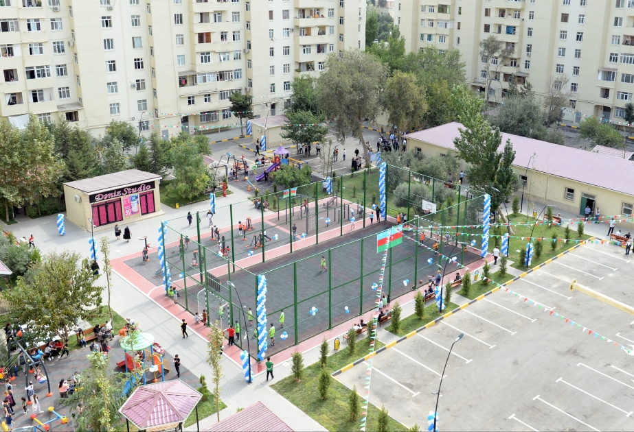 Suraxanı rayonunda “Bizim həyət” layihəsi çərçivəsində abadlaşdırılan növbəti həyət sakinlərin istifadəsinə verilib