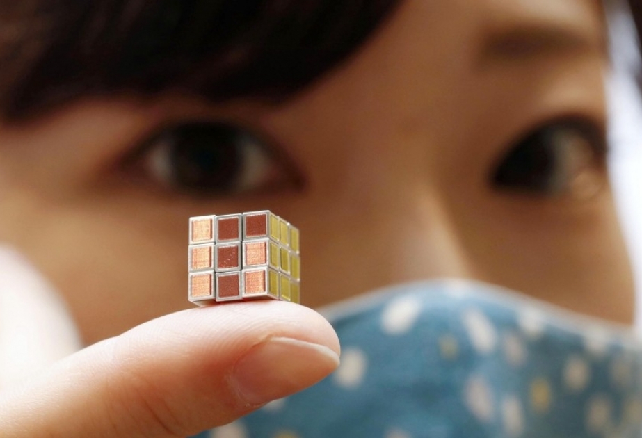 Yaponiyada dünyanın ən balaca Rubik kubu təqdim edilib