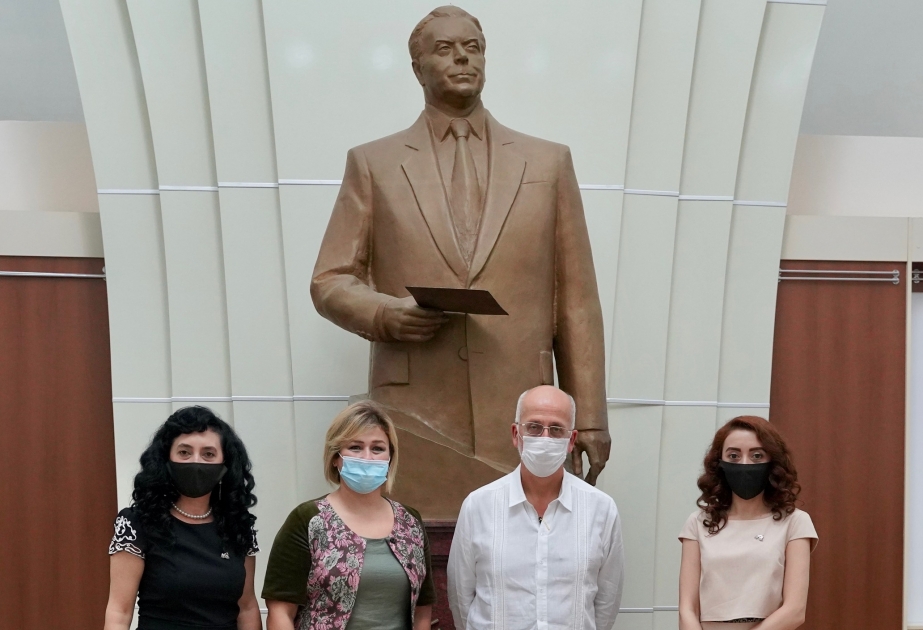 El Embajador de México en Azerbaiyán efectuó una visita al Centro Heydar Aliyev