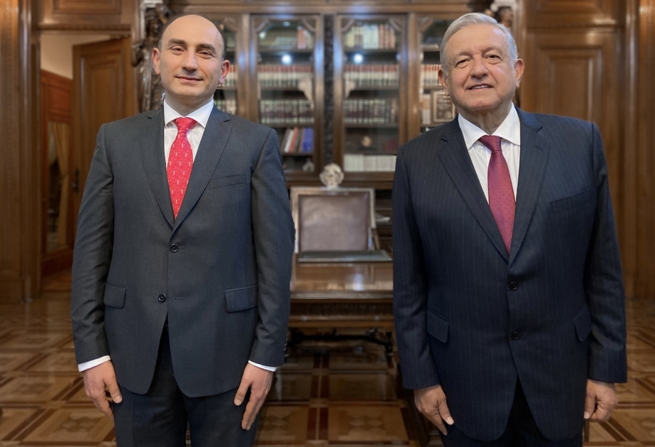 El Embajador de Azerbaiyán presenta sus credenciales al Presidente de México