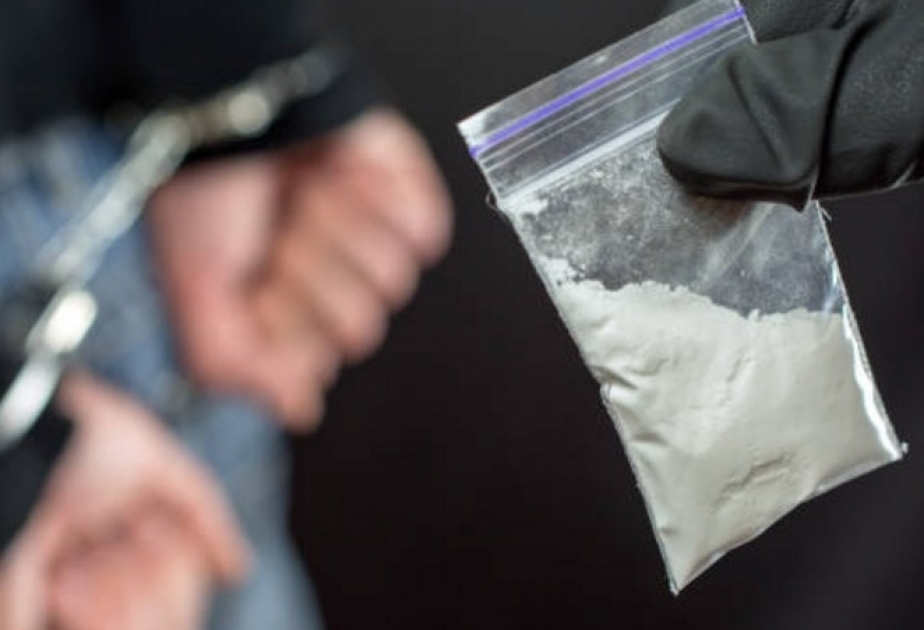 Biləsuvar Rayon Polis Şöbəsinin əməkdaşları avtomobildə iki kiloqrama yaxın heroin aşkarlayıblar