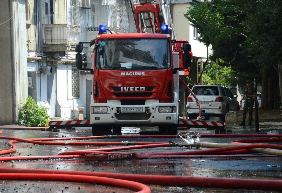 Xətai rayonunda yaşayış binasında yanğın baş verib, yeddi nəfər təxliyə olunub