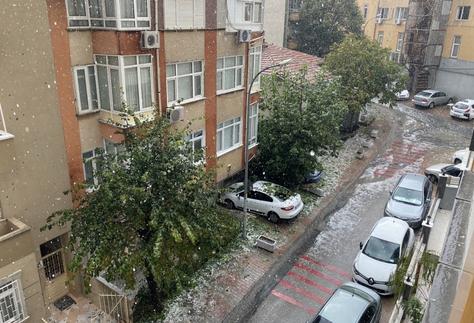 İstanbula dolu yağıb