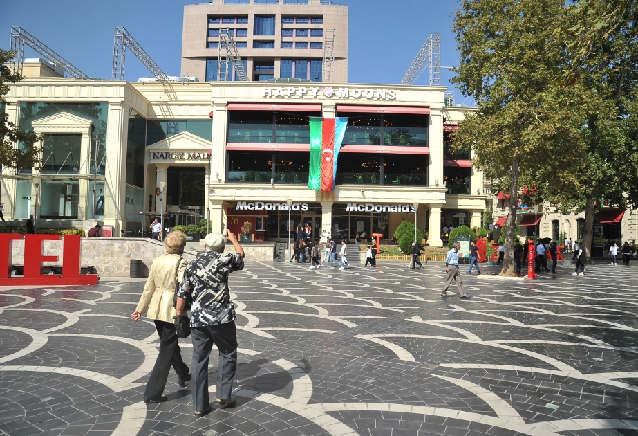Üçrəngli bayrağımıza bürünmüş paytaxt Bakıdan AZƏRTAC-ın fotoreportajı