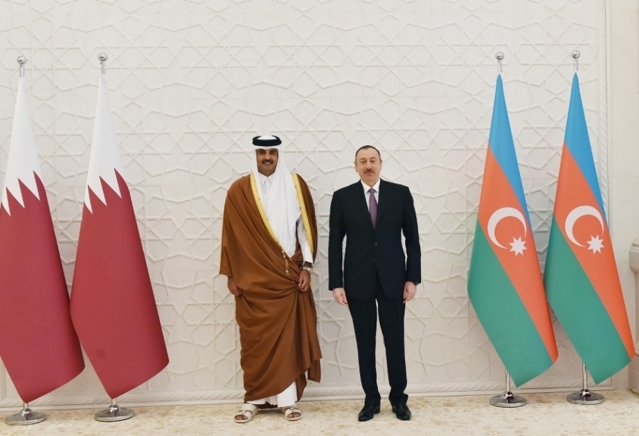 Emir von Katar Scheich Tamim bin Hamad Al Thani telefoniert mit Präsident Ilham Aliyev