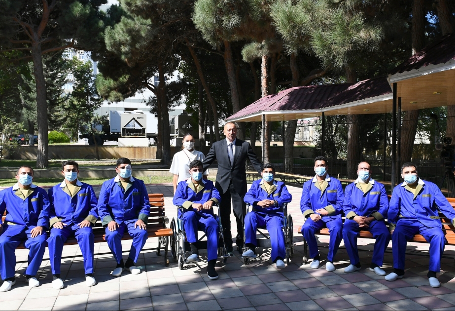 President Ilham Aliyev and first lady Mehriban Aliyeva met with wounded servicemen undergoing treatment at Central Military Clinical Hospital of Defense Ministry VIDEO