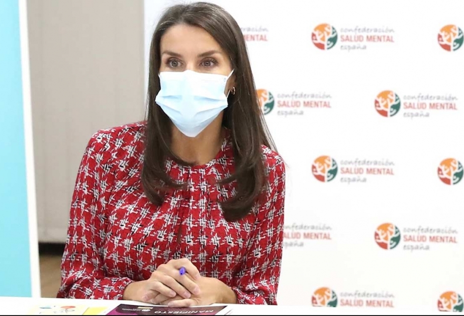 La reina acude a una reunión sobre salud mental en un área confinada de Madrid