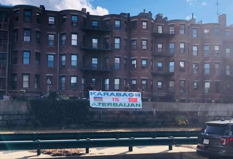 Bostonda “Qarabağ Azərbaycandır” plakatı asılıb