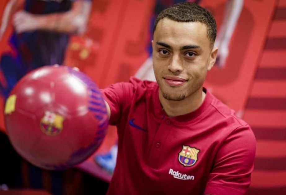 “Barselona” klubu “Ayaks”ın müdafiəçisini transfer edib
