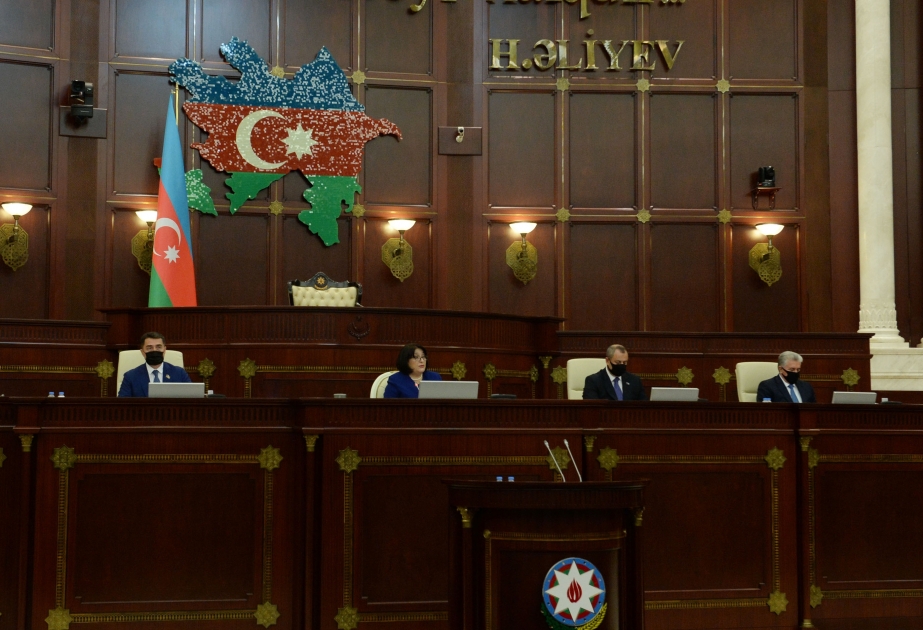 Milli Məclisin plenar iclasında 14 məsələ müzakirə olunur