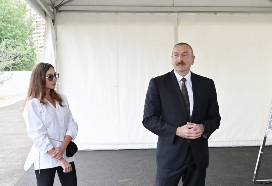 Президент Ильхам Алиев и Первый вице-президент Мехрибан Алиева пожертвовали месячную заработную плату в Фонд помощи Вооруженным силам