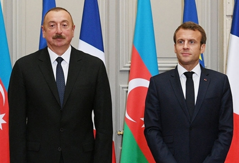 Präsident Emmanuel Macron telefoniert mit Präsident Ilham Aliyev