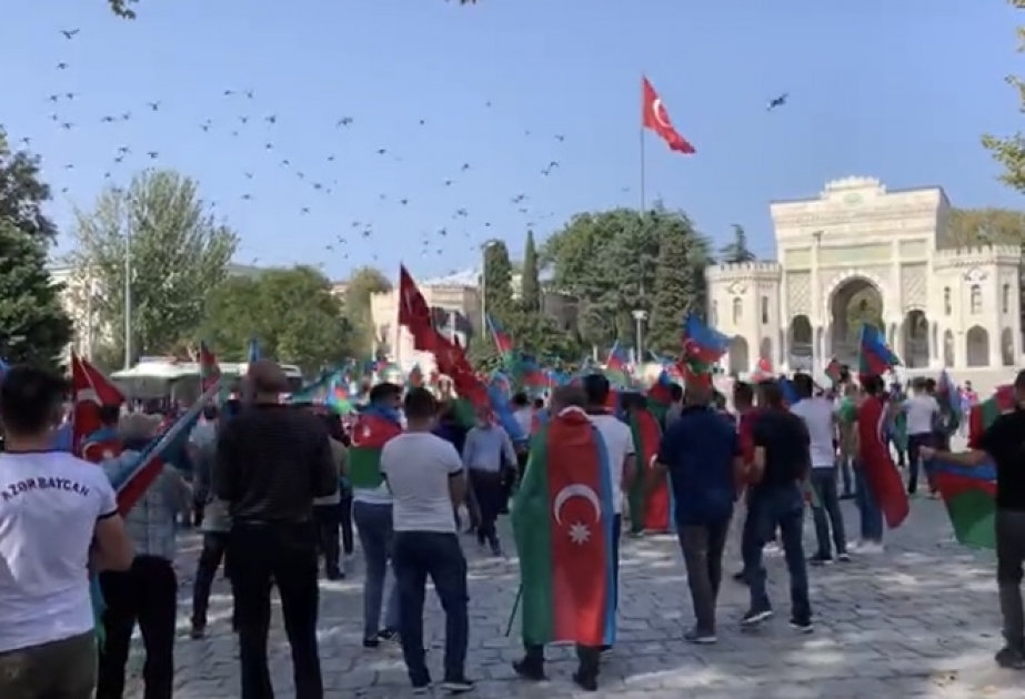 Azərbaycana dəstək məqsədilə İstanbulda möhtəşəm mitinq keçirilib VİDEO