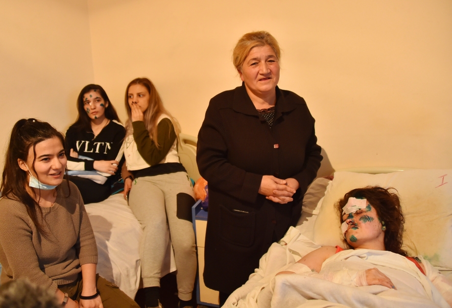 Baş Prokurorluq Gəncə şəhəri ərazisinə dağıdıcı xassəli mərmilərin düşməsi nəticəsində yaralanan şəxslərin siyahısını açıqlayıb VİDEO