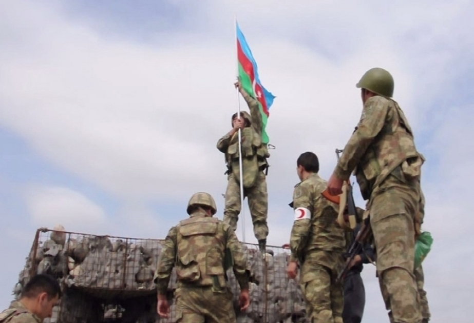 Bandera azerbaiyana se izó en la altura donde Mubariz Ibrahimov había destruido a las fuerzas armenias