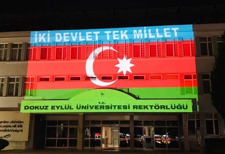 Aserbaidschanische Flagge weht an allen Ecken der brüderlichen Türkei -  FOTOSTRECKE