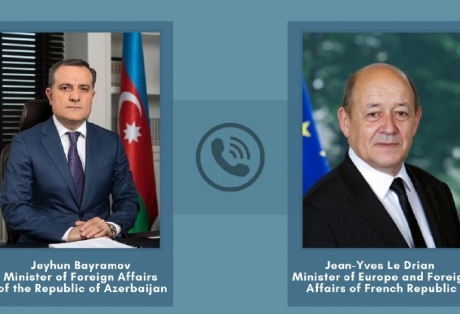 Djeyhun Bayramov mantuvo la conversación telefónica con el ministro de Europa y Relaciones Exteriores de la República de Francia, Jean Yves Le Drian