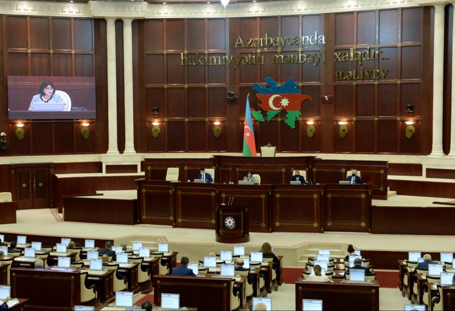 Milli Məclisin plenar iclasında 18 məsələ müzakirə olunur