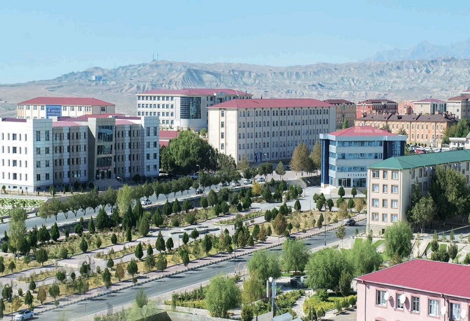 NDU-da sərgi təşkil olunub, tələbələr vətənpərvərlik mövzusunda ədəbi-bədii kompozisiya ilə çıxış ediblər