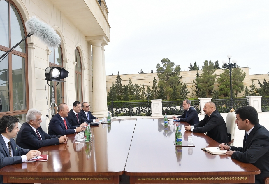 Mevlüt Çavuşoğlu:”Seguiremos llevando a cabo conjuntamente una lucha justa de Azerbaiyán en el campo y en la mesa”