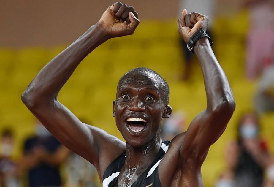 Легкоатлет Чептегеи из Уганды установил новый мировой рекорд в беге на 10000 м
