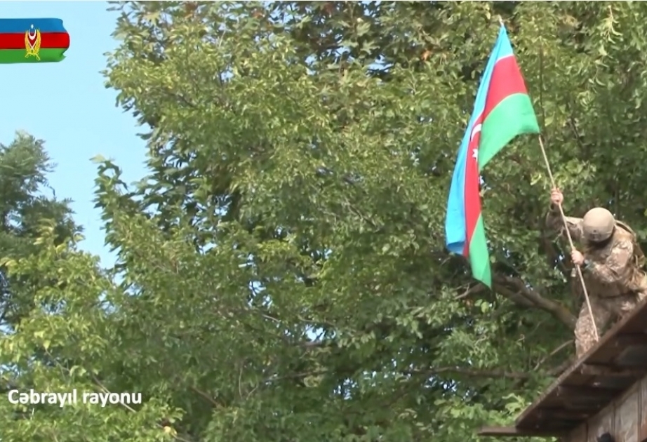 Le drapeau azerbaïdjanais flotte dans les territoires libérés de la région de Djabraïl