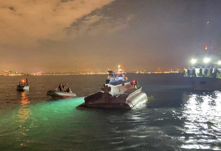 İstanbulda balıqçı qayığı batıb