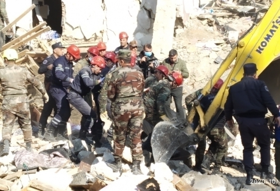 Nach Raketenangriff Armeniens auf Ganja eine weitere Leiche aus den Trümmern geborgen