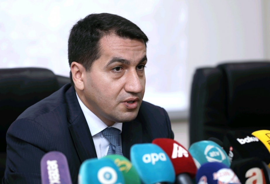 Хикмет Гаджиев: Азербайджан остался привержен гуманитарному режиму прекращения огня, а Армения совершила акт вандализма против мирных жителей