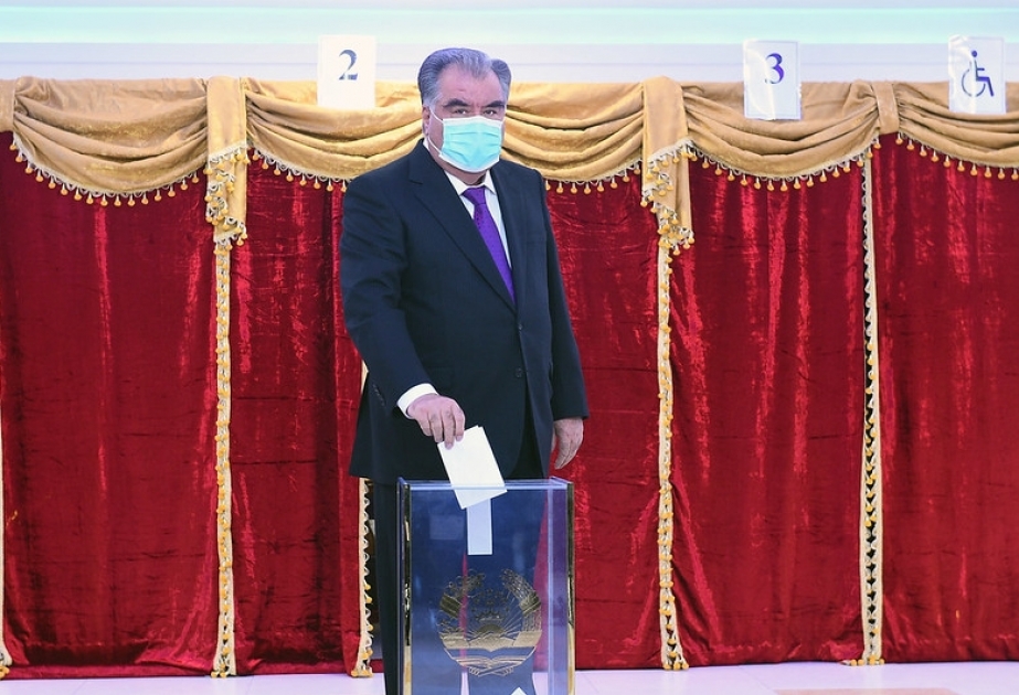 Emoməli Rəhmon beşinci dəfə Tacikistanın Prezidenti seçilib