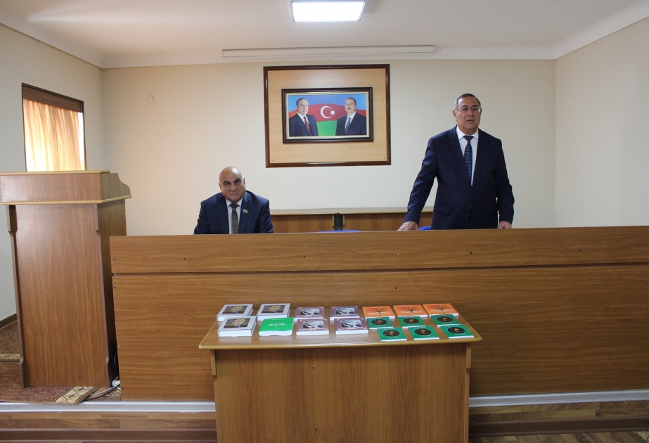 Şeirləri Vətən, tarix, qəhrəmanlıq üstündə köklənən şairin kitablarının müzakirəsi keçirilib