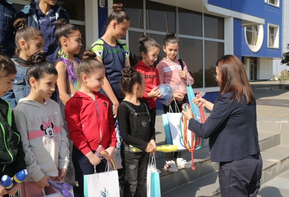 Bədii gimnastlar Gəncədən olan həmkarlarına mənəvi dəstək nümayiş etdiriblər