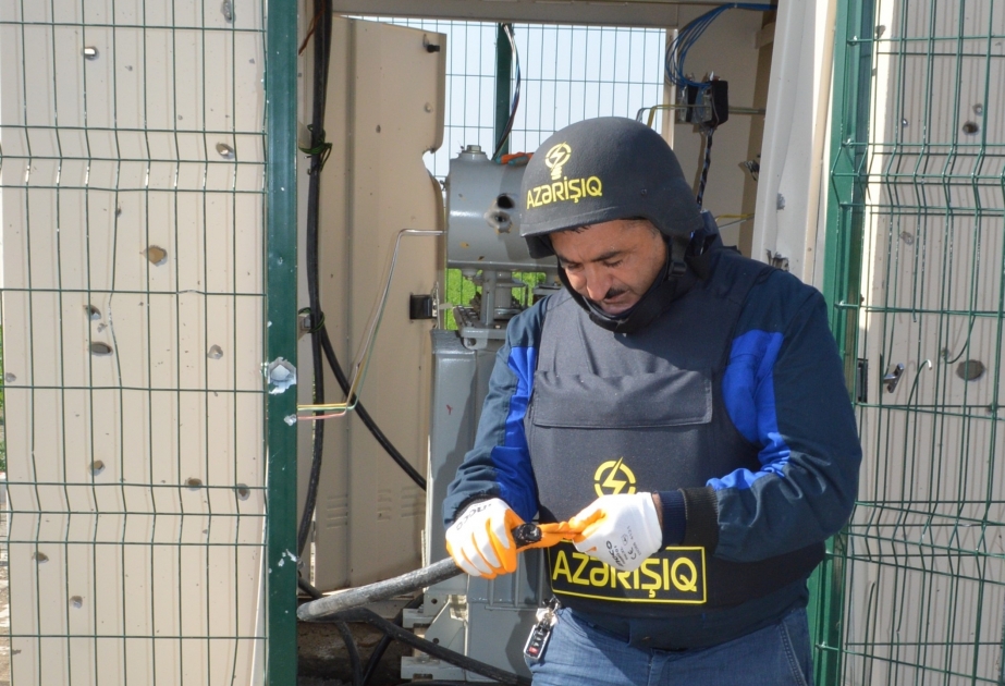 “Azərişıq”: Düşmən atəşi nəticəsində yaşayış məntəqələrimizin elektrik şəbəkəsinə vurulan ziyan aradan qaldırılır