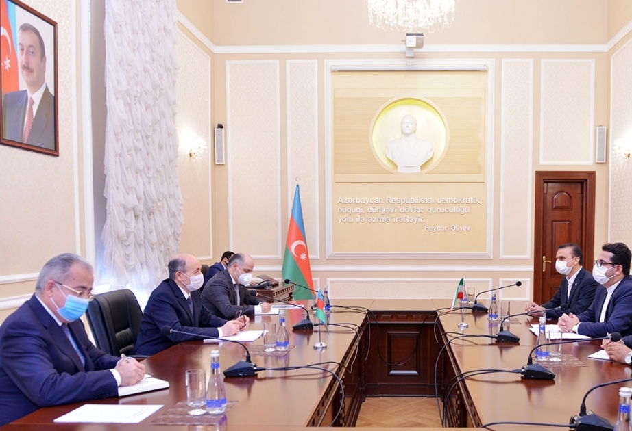 El ministro de Justicia de Azerbaiyán informó al embajador de Irán sobre los crímenes de guerra de Armenia