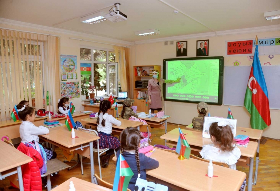 Məktəblilər Dövlət Müstəqilliyi Günü ilə bağlı məlumatlandırılıb