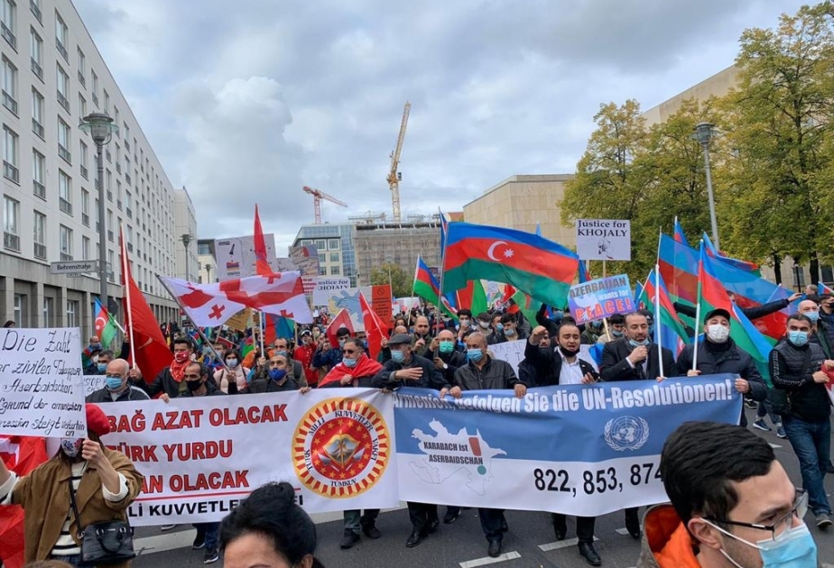 Almaniya azərbaycanlıları ayağa qalxıb