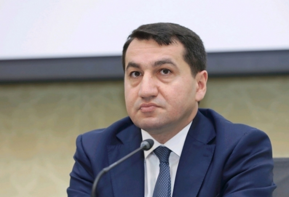 Hikmat Hadjiyev celebró una reunión informativa para los representantes de los principales medios de comunicación acreditados en Turquía y Rusia