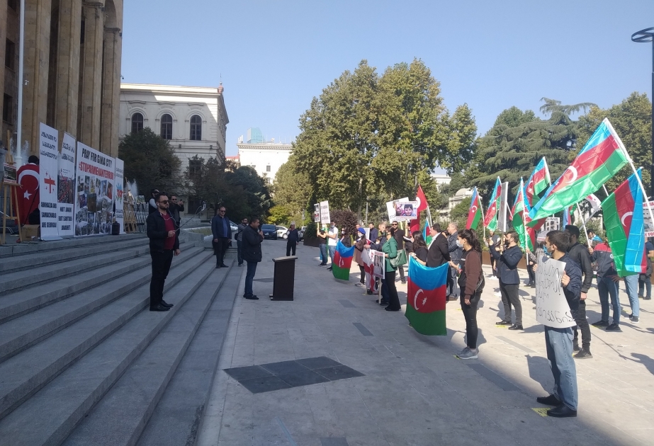 Tbilisidə “erməni terroruna yox” şüarı ilə aksiya keçirilib